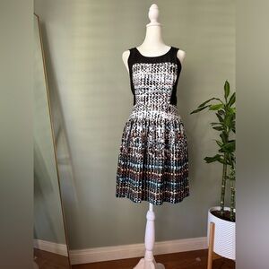 Guess Los Angeles Dress Large Black Straps Lined Multi Colored Dress. Size 2